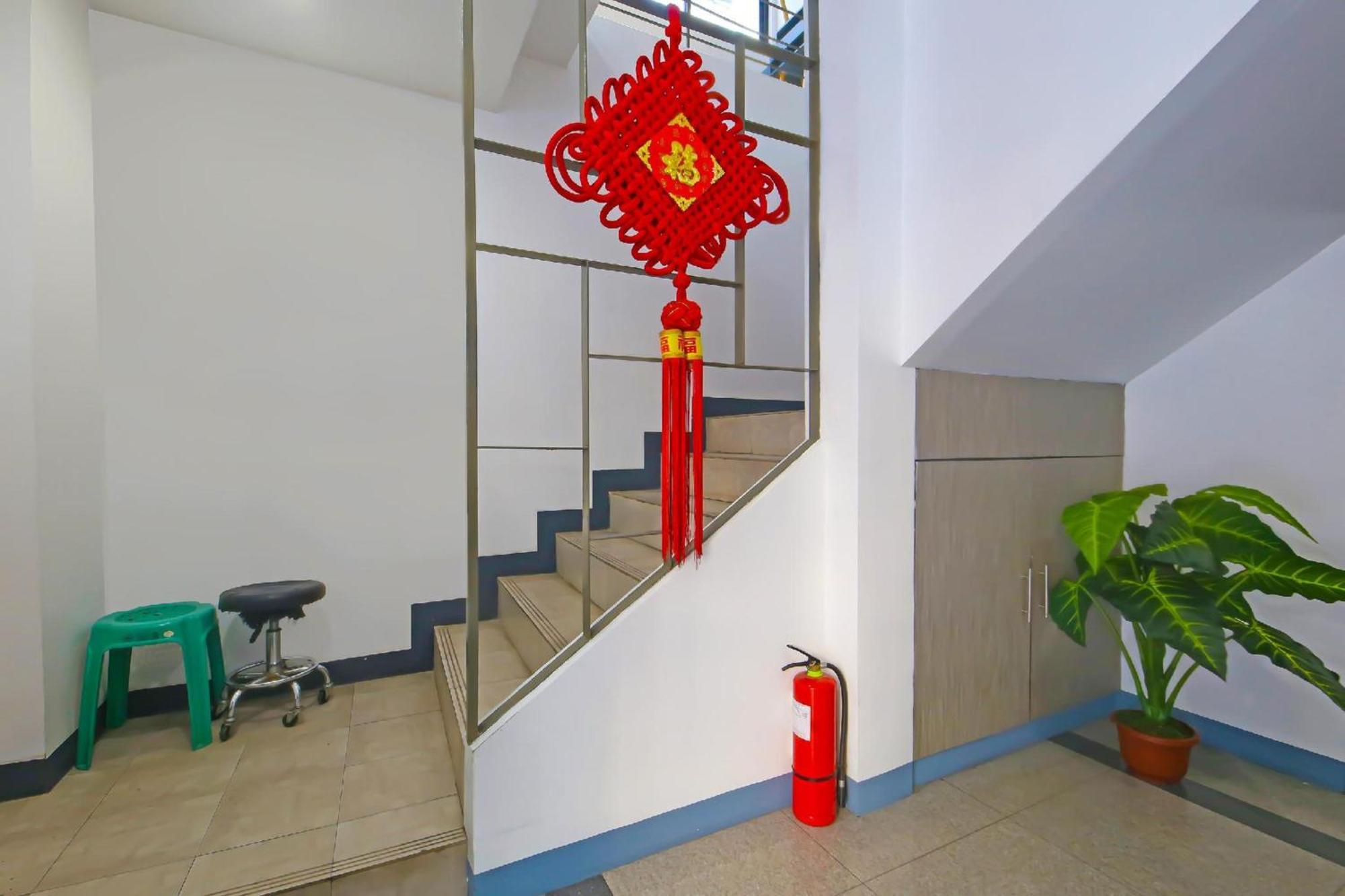 Loveness Apartelle Pasay Buitenkant foto